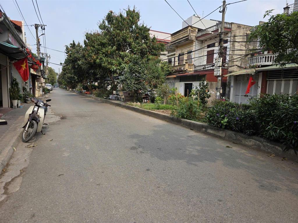 Nhà đẹp 3 tầng yên viên  sẵn ở ngay  109m2 14,35 tỷ  ô tô vào nhà, gần trường  con đi bộ chỉ 5p