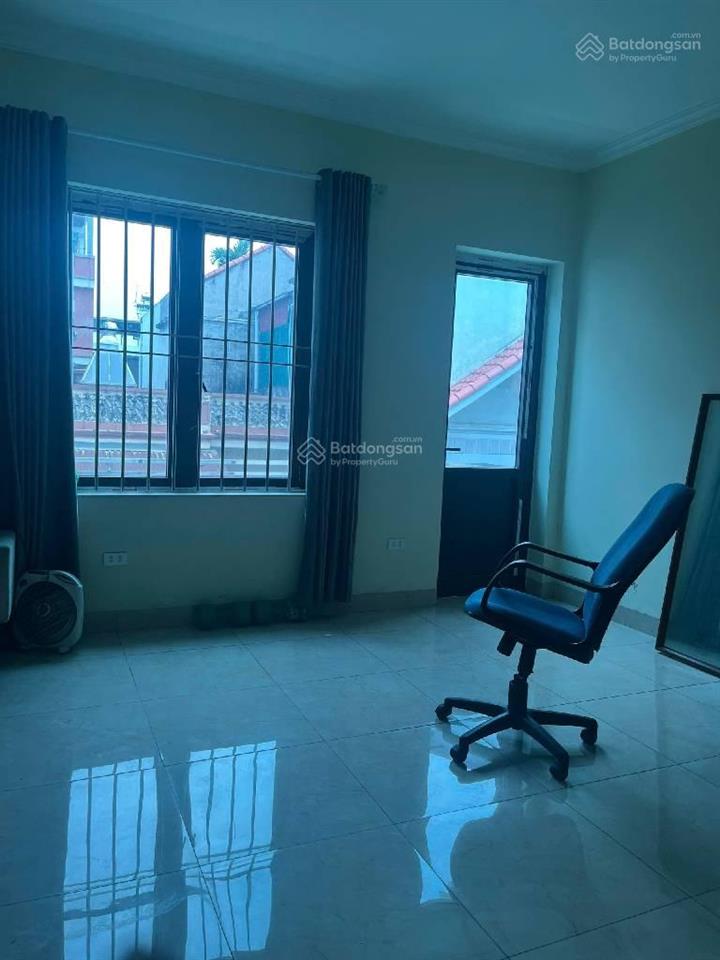 Nhà đẹp 3 tầng yên viên  sẵn ở ngay  109m2 14,35 tỷ  ô tô vào nhà, gần trường  con đi bộ chỉ 5p