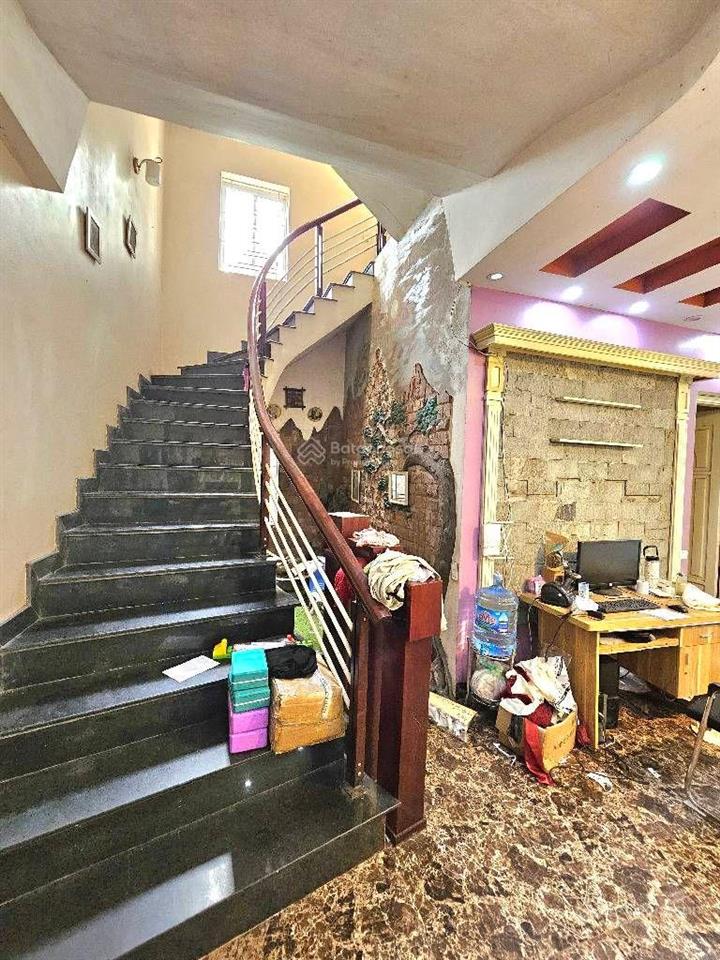 Bán nhà 3 tầng, 100m²  yên viên, view thoáng sát vin yên thường, ngõ xe tải tránh  13,8 tỷ