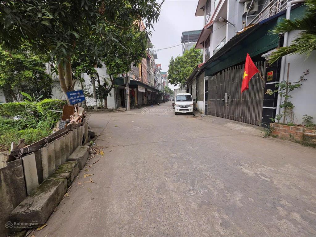 Bán nhà 3 tầng, 100m²  yên viên, view thoáng sát vin yên thường, ngõ xe tải tránh  13,8 tỷ