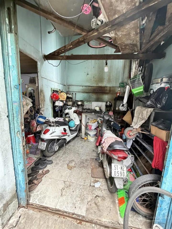 Nhà hẻm 3.5m lạc long quân nối dài  gần trường tiểu học hưng việt