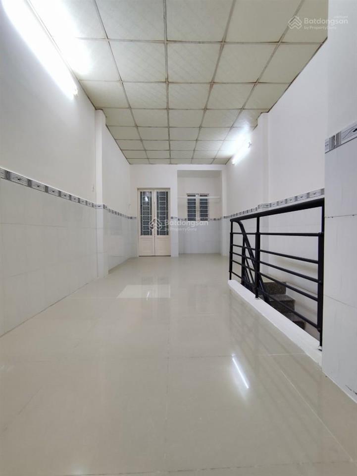 Nhỉnh 1 tỷ nhà đẹp 3 tầng 3 pn 2wc kế bên park mall q8