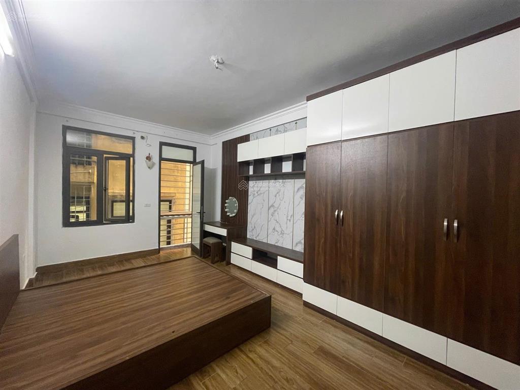 Bán nhà phố giáp nhị, giáp bát hoàng mai, ô tô gần, 5 tầng dân tự xây, 35m2, chủ sốt bán giá 6.6 tỷ