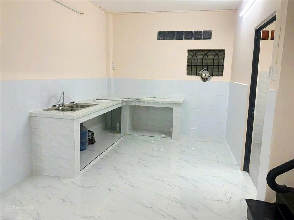 Cho thuê 4,2x16m 2 tấm  hẻm 6m lũy bán bích  gần hòa bình, tô hiệu, giáp q.11, lạc long quân