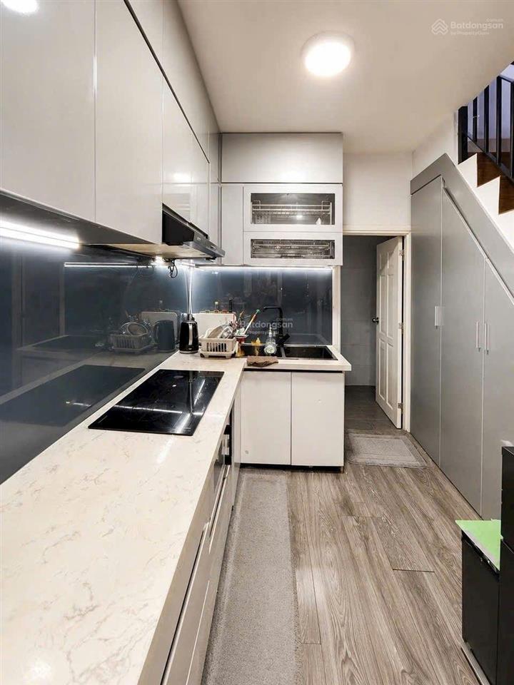 Cho thuê nhà đẹp ngay chợ nguyễn sơn  3x11m 2 tấm 2pn  tiện ở và kd, buôn bán, gần phú thọ hòa