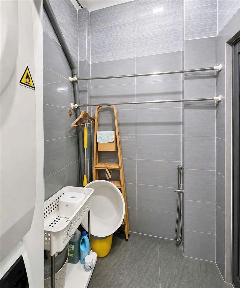 Cho thuê nhà đẹp ngay chợ nguyễn sơn  3x11m 2 tấm 2pn  tiện ở và kd, buôn bán, gần phú thọ hòa