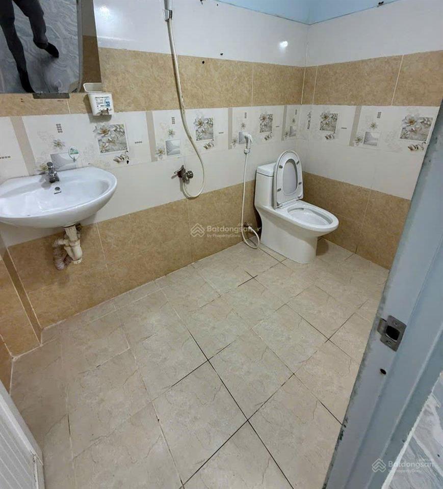 Cho thuê nhà 2 tấm 2pn lý thánh tông  hẻm xe tải 6m, gần tô hiệu, hòa bình, đầm sen. q.11