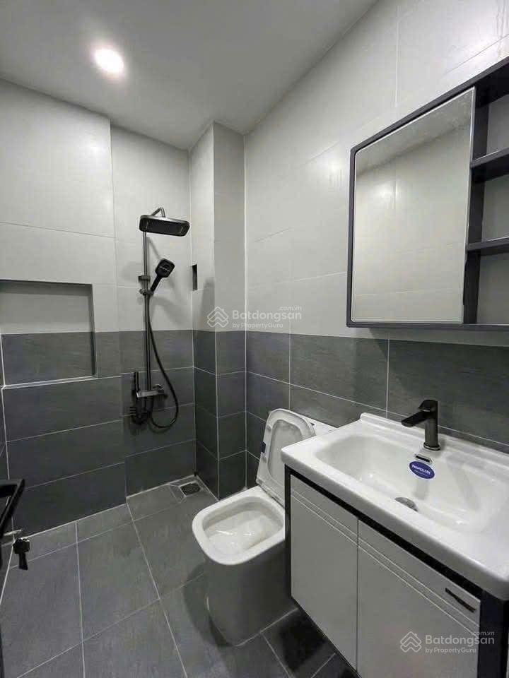Cho thuê nhà mtkd lương thế vinh  6,5x13m, 3 tấm rộng rãi, dtsd 400m, gần lũy bán bích, hòa bình