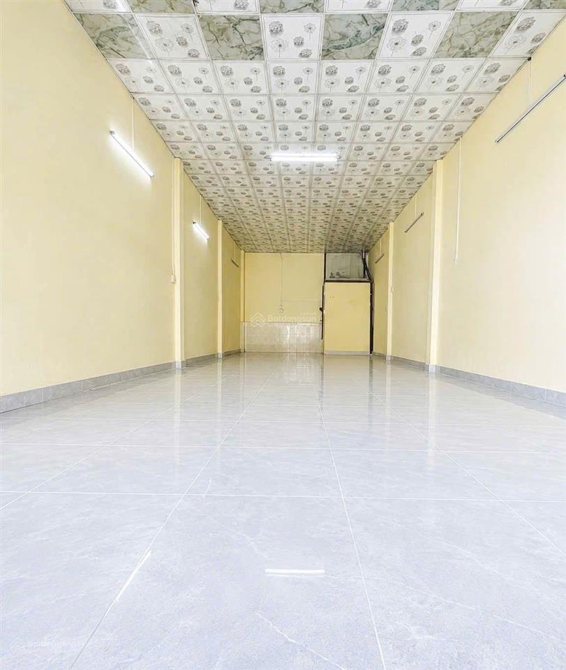 Cho thuê nhà mtkd lũy bán bích  5x15m, nhà cấp 4 trống suốt, dễ setup kd, vị trí sung đông đúc