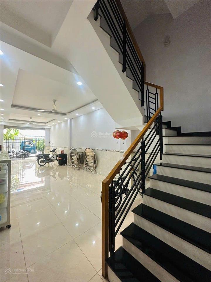 Cho thuê nhà khu độc lập  4x16m, 2 tấm trống suốt, gần lũy bán bích, vườn lài