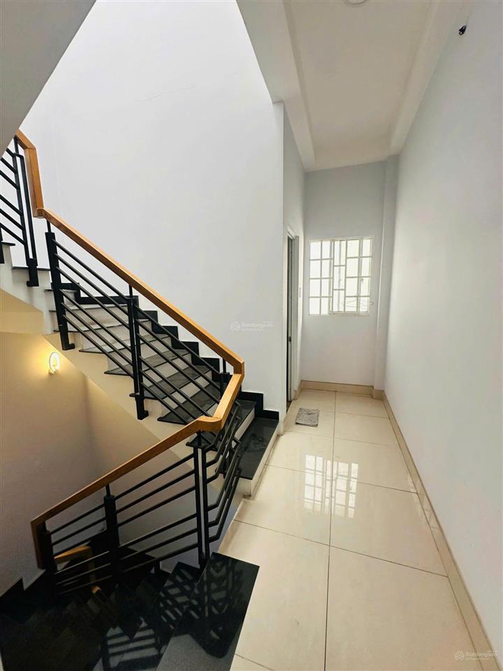 Cho thuê nhà khu độc lập  4x16m, 2 tấm trống suốt, gần lũy bán bích, vườn lài