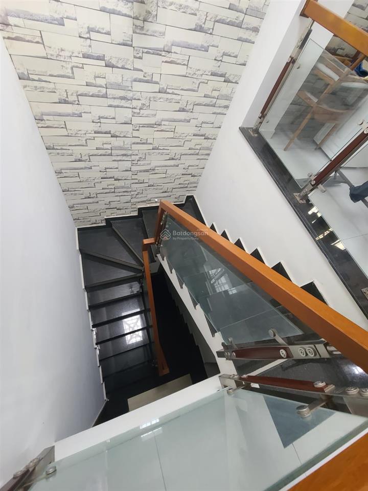 Hơn 6 tỷ, nhà gò vấp, đường oto trải nhựa, dt 54m2, 5 tầng bề thế, khu phân lô cao tầng