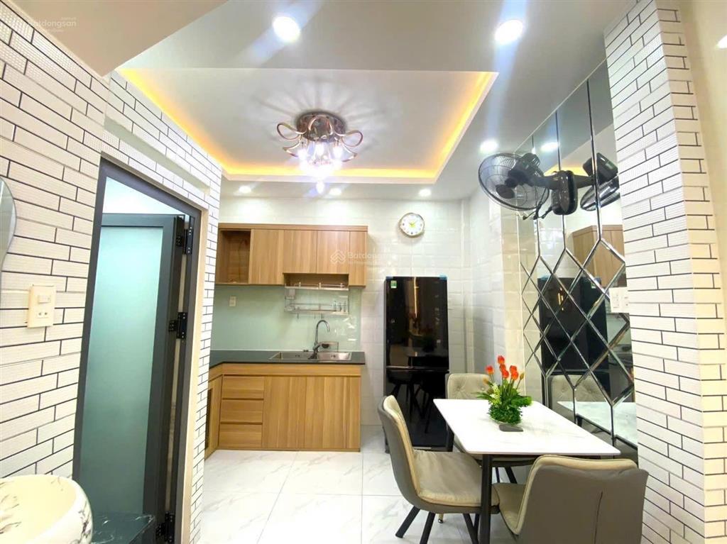 Chỉ tầm 4 tỷ hơn  30m2  3m ngay emart  hxh nhỏ  3pn  btct full nội thất