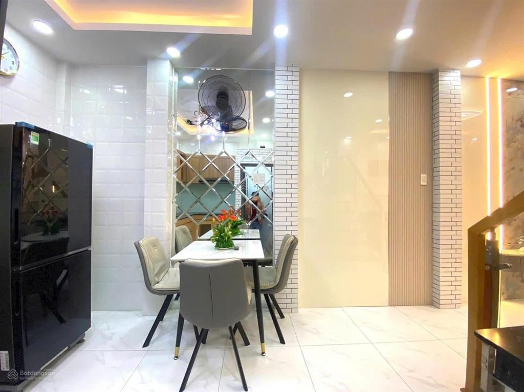 Chỉ tầm 4 tỷ hơn  30m2  3m ngay emart  hxh nhỏ  3pn  btct full nội thất
