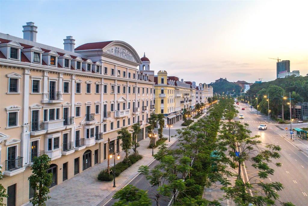 Cắt lỗ căn góc shophouse eu đã có sổ về hoàn thiện kinh doanh ngay sát biển