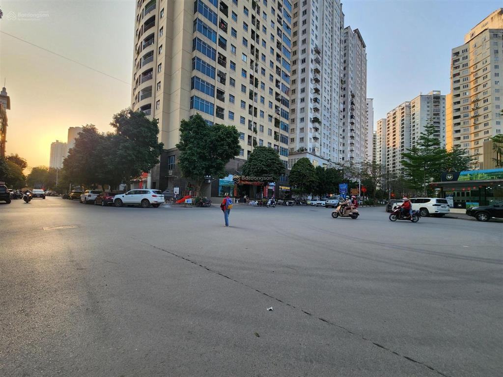 Bán mảnh đất mặt đường đôi kđt văn khê, vị trí trung tâm kđt kinh doanh cực đỉnh, giá hơn 15 tỷ