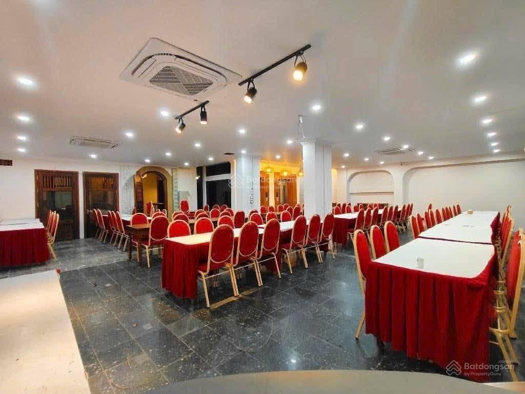 Bán liền kề lô góc văn phú, 145m nhà 5 tầng thang máy giá hơn 300tr/m. 0969 134 ***
