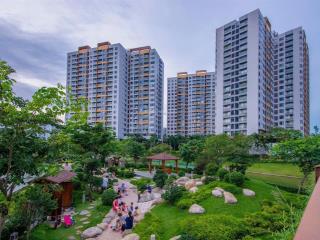 Bán căn 72m2, 2pn  2wc  ban công view hồ bơi tầng trung đẹp full nội thất giá 4,3 tỷ