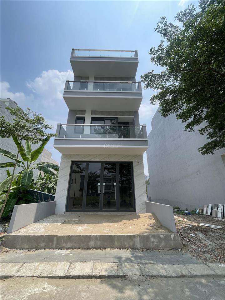 Bán nhà phố 9.3 tỷ 3 tầng+tum ở mizuki park