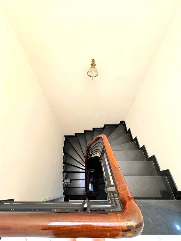 Bán nhà ngay phan đình phùng , 4 tầng , 4 pn . phú nhuận.