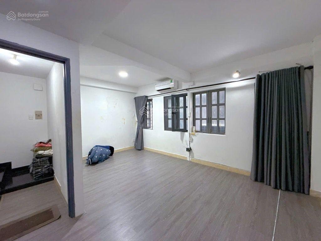 Bán nhà ngay sát mặt đường huỳnh văn bánh  4pn  4wc. phú nhuận