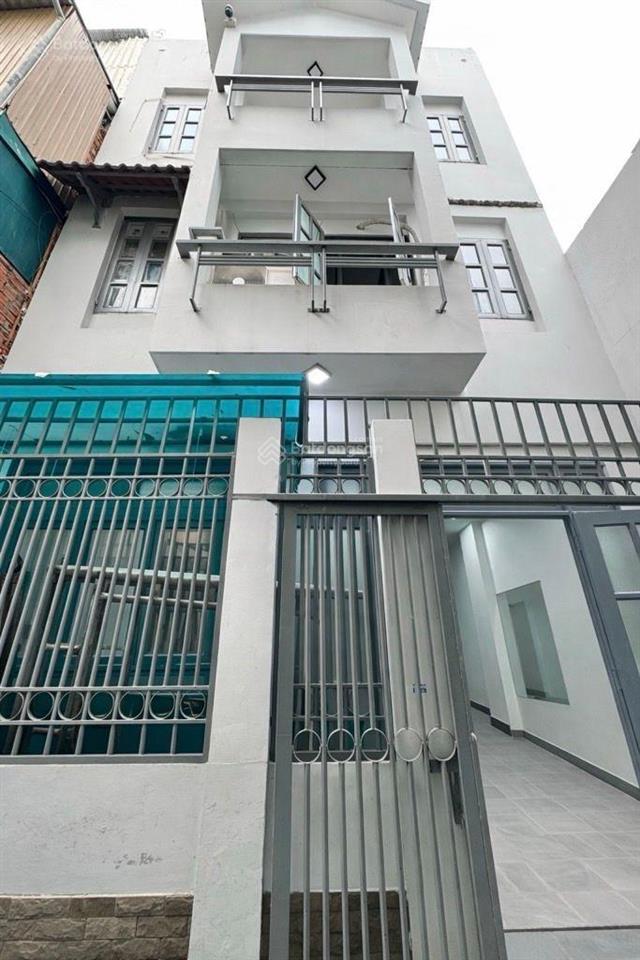 Bán nhà ngay sát mặt đường huỳnh văn bánh 4pn 4wc . phú nhuận