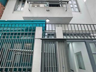 Bán nhà ngay sát mặt đường huỳnh văn bánh  4pn 4wc . phú nhuận