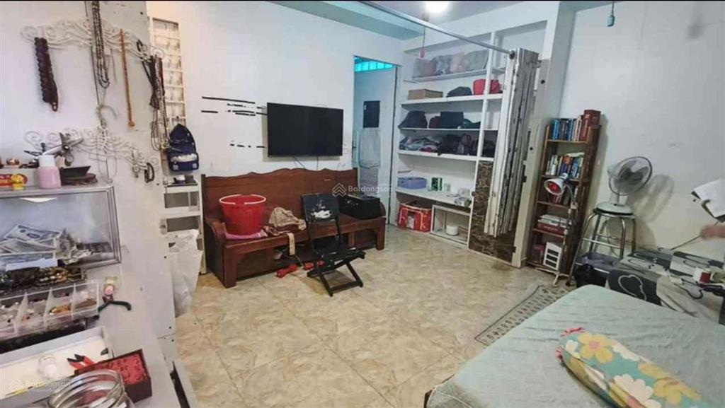 Ngay giáp nguyễn văn trỗi, (5*15m), 3 tầng, 3pn, hẻm thông sát mặt tiền đường