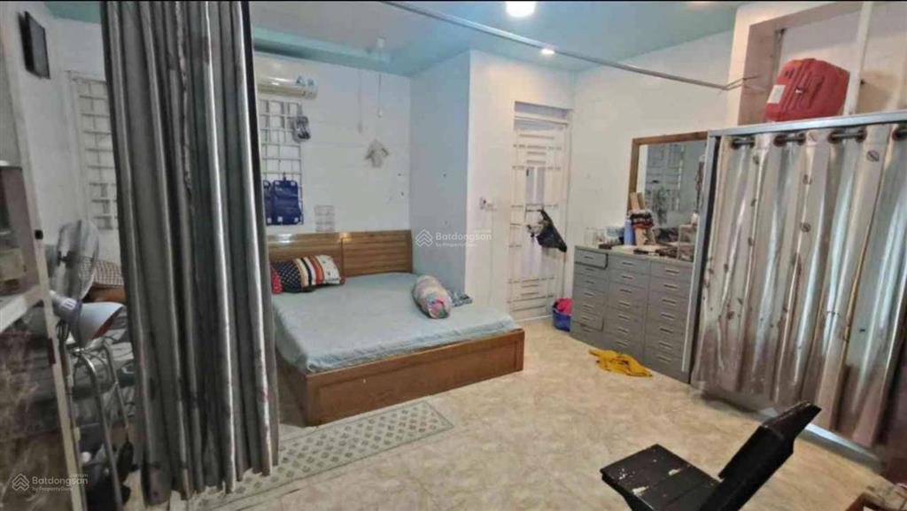 Ngay giáp nguyễn văn trỗi, (5*15m), 3 tầng, 3pn, hẻm thông sát mặt tiền đường