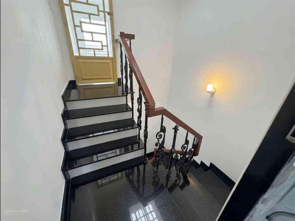 Ngay hoàng văn thụ sát mặt tiền đường, hẻm ô tô thông, 5 tầng, 5pn, 6wc, hoàn công đủ