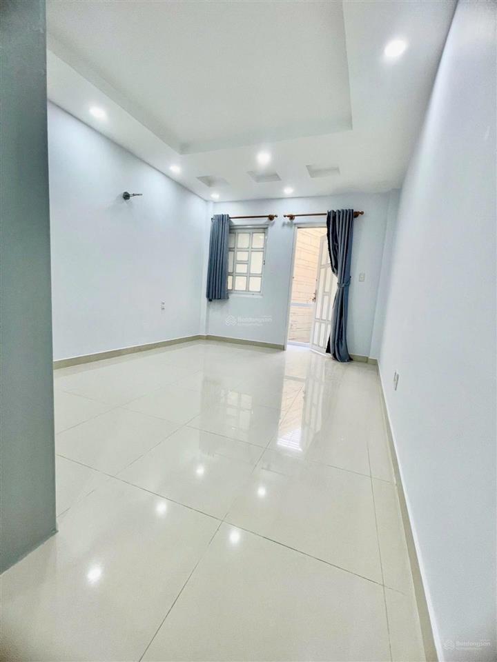 Nguyễn trọng tuyển hàng xóm quận 1, 70m, 5 tầng, 6pn, 7wc ô tô đậu cửa.