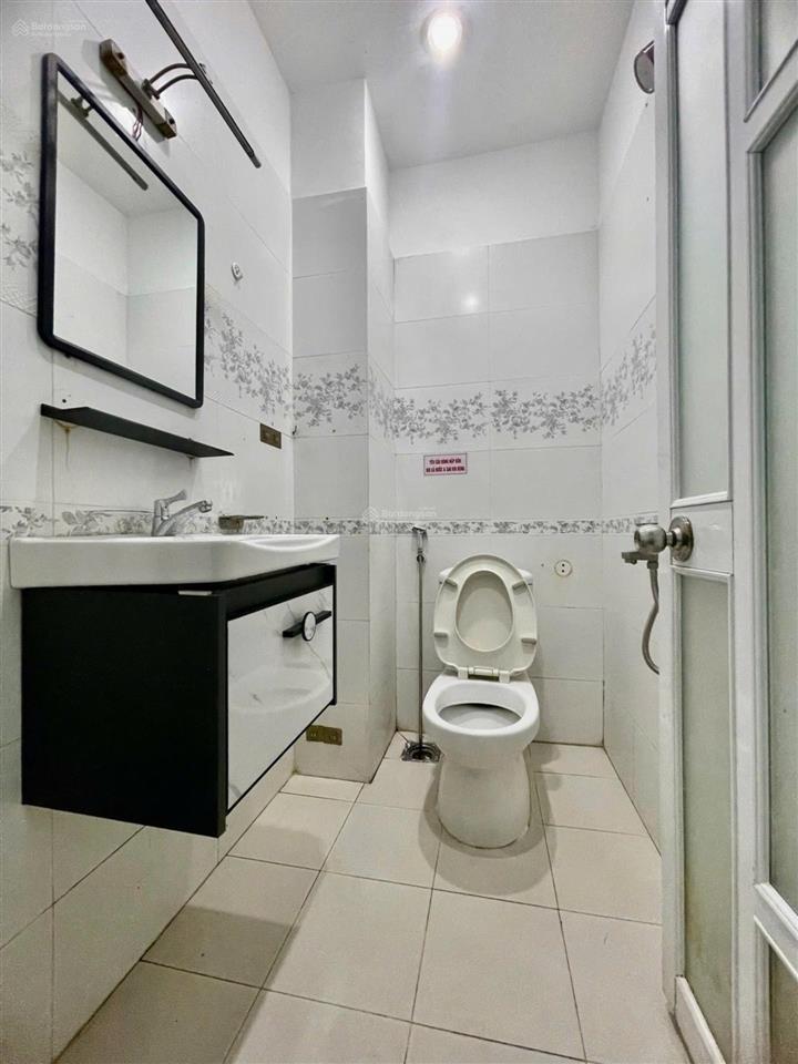 Nguyễn trọng tuyển hàng xóm quận 1, 70m, 5 tầng, 6pn, 7wc ô tô đậu cửa.