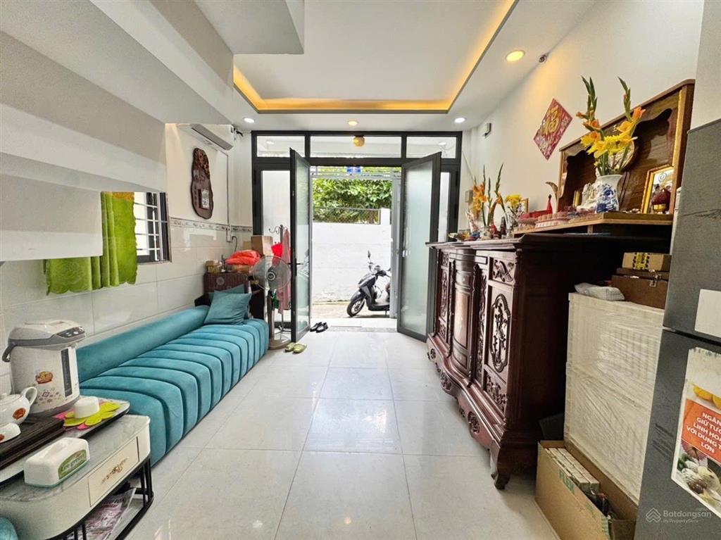 Ngay huỳnh văn bánh, giáp quận 3, ô tô đỗ cửa, hiếm nhất khu vực.