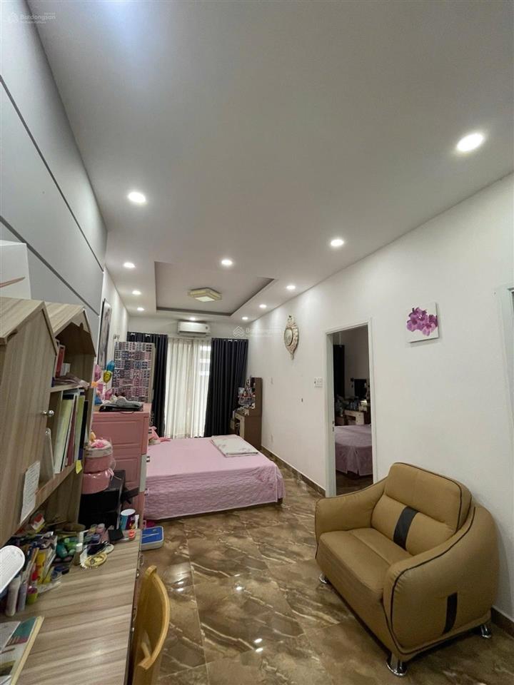 Mặt tiền khu bàu cát  75m2 (6,5*12m)  5pn  6wc full nội thất xịn  thang máy + ban công thoáng.