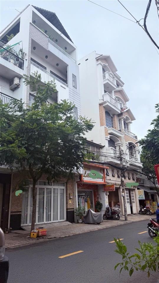 Mặt tiền khu bàu cát  75m2 (6,5*12m)  5pn  6wc full nội thất xịn  thang máy + ban công thoáng.