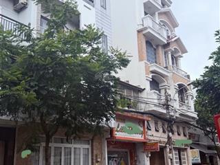 Mặt tiền khu bàu cát  75m2 (6,5*12m)  5pn  6wc full nội thất xịn  thang máy + ban công thoáng.