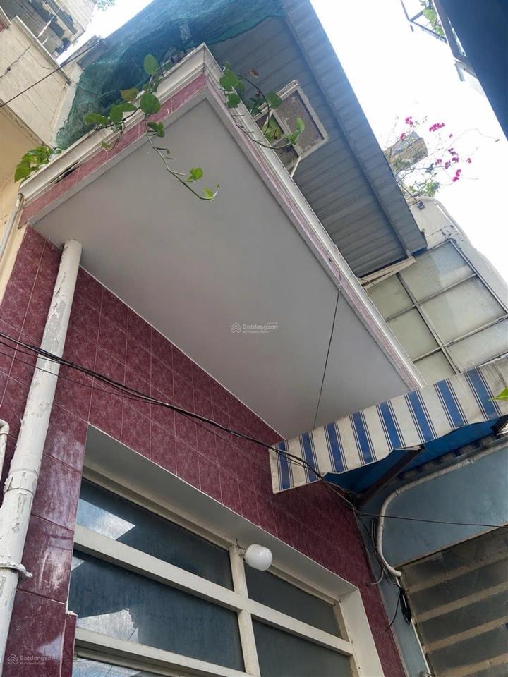 Nguyễn trọng tuyển ngay sát mặt tiền đường, 3 tầng vuông vức, không lộ giới