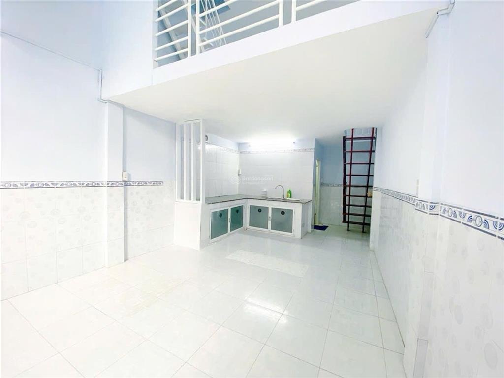 Nguyễn trọng tuyển ngay sát mặt tiền đường, 3 tầng vuông vức, không lộ giới