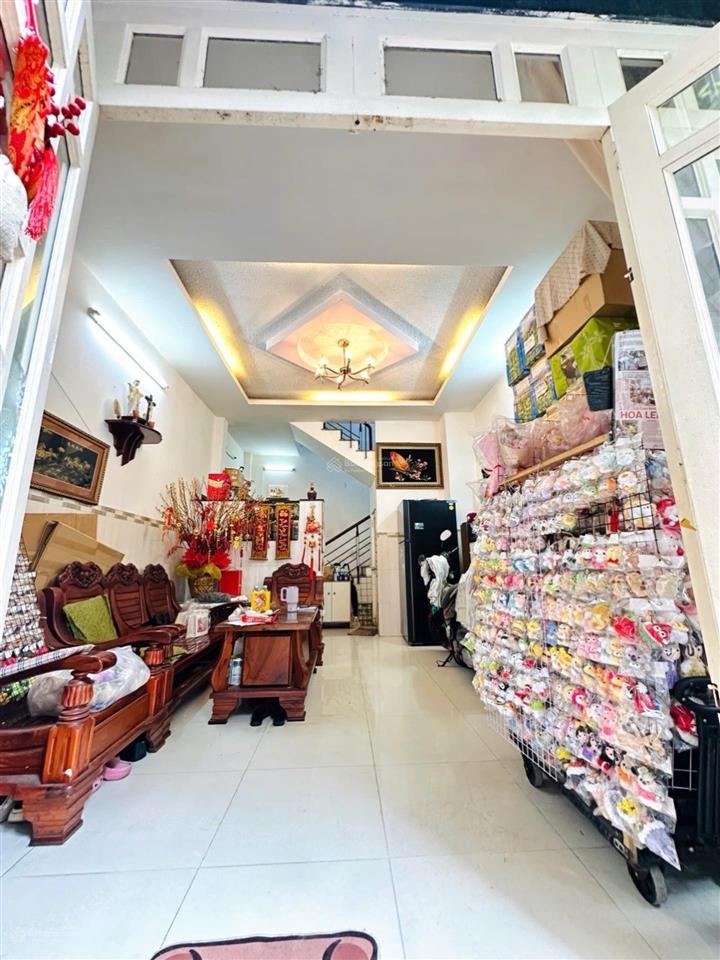 Ngay khu phố thời trang lê văn sỹ, 4 tầng, 3pn, 4wc, ô tô đậu sát cửa, ngang 4m