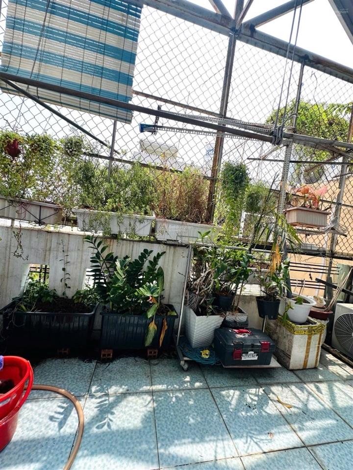 Ngay khu phố thời trang lê văn sỹ, 4 tầng, 3pn, 4wc, ô tô đậu sát cửa, ngang 4m