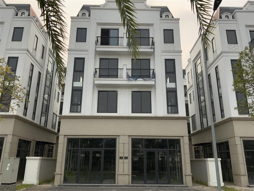 215 triệu/m2 đất  135m2  4 tầng, full nội thất gỗ quý, đang cho thuê 35tr/ tháng.  0968 096 ***