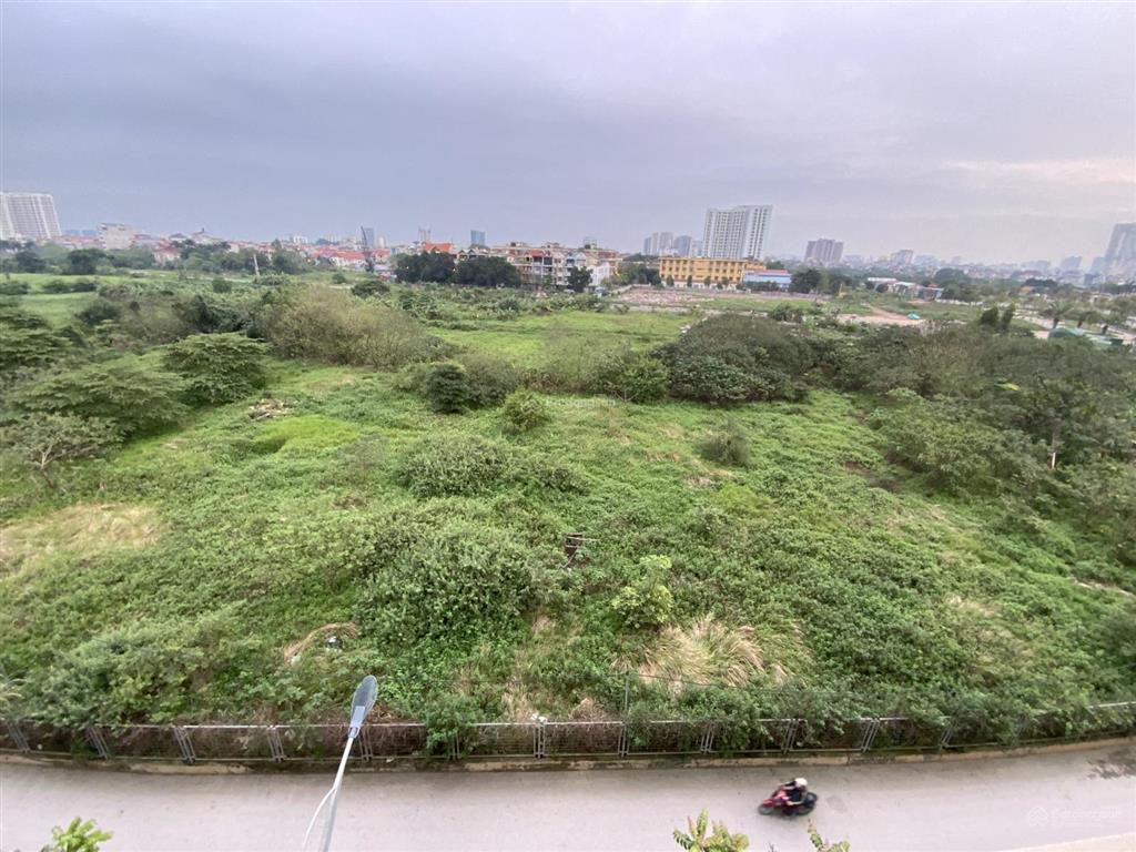 230 triệu/m2 đất có liền kề 76m2, 350m2 sử dụng tại khai sơn town. chủ thiện chí bán 0945 892 ***