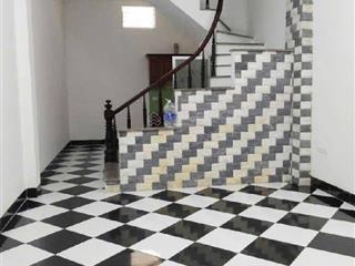 Hơn 7 tỷ  40m2  4 tầng dân xây  ngõ nông sạch đẹp rất gần phố  vài phút ra hồ tây  phố cổ