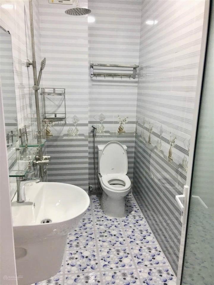 Nhà 4 tầng, 54m2, ngang 4m. trung tâm quận tân phú, ô tô vào nhà, hơn 8 tỷ.