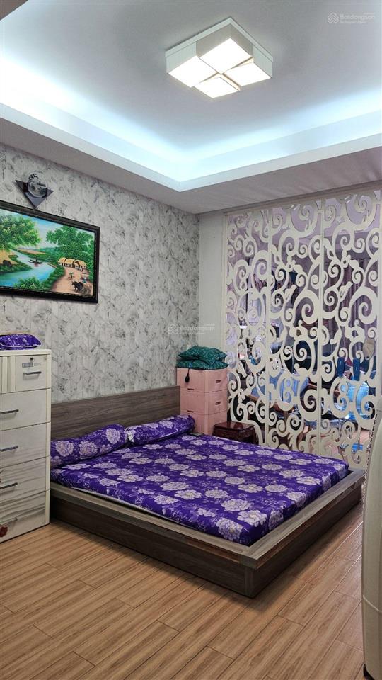 Nhà đẹp, mặt tiền kinh doanh, gần chợ tân hương, 4 x 18m, 5 tầng, chỉ 7.7 tỷ