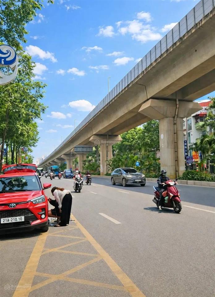 Mặt phố quang trung, hà đông, dt 56m² x 4 tầng, giá 10.5tỷ kinh doanh sầm uất. không lỗi phong thủy