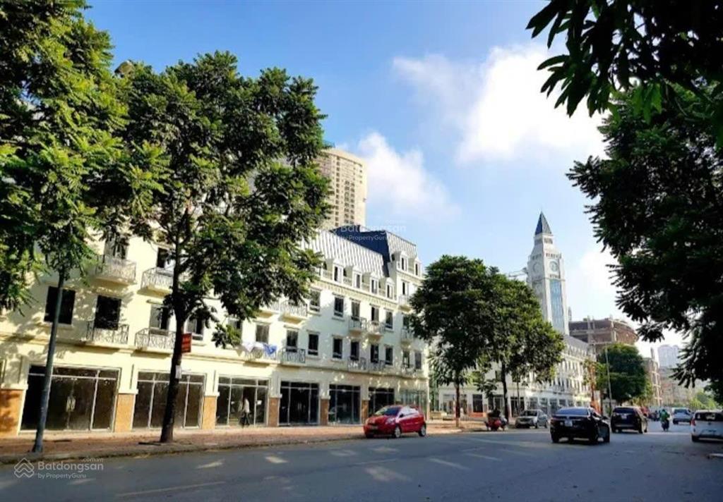 Siêu biệt thự kđt văn phú, hà đông, 210m, 3 tầng, trên 30 tỷ, 3 ô tô tránh. kinh doanh.
