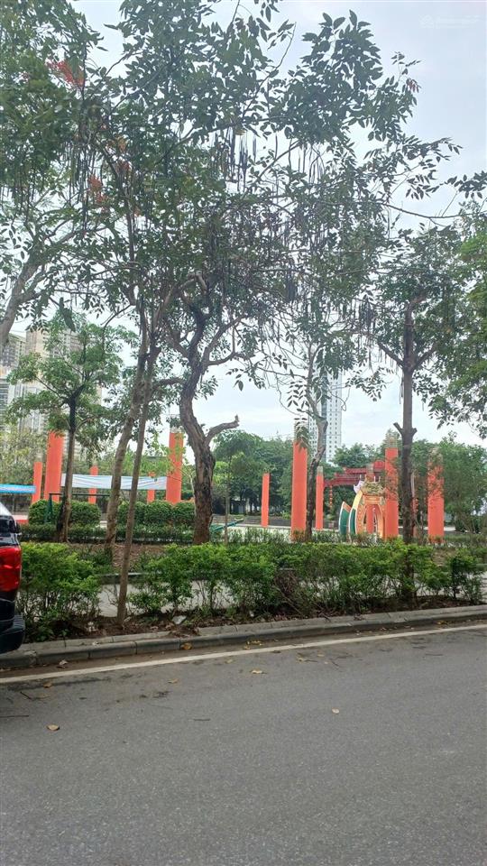 Siêu biệt thự kđt văn phú, hà đông, 210m, 3 tầng, trên 30 tỷ, 3 ô tô tránh. kinh doanh.