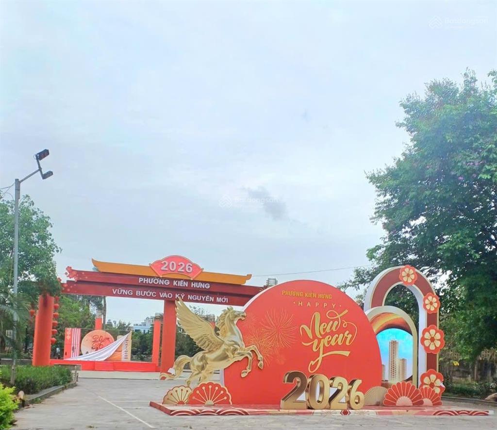 Siêu biệt thự kđt văn phú, hà đông, 210m, 3 tầng, trên 30 tỷ, 3 ô tô tránh. kinh doanh.