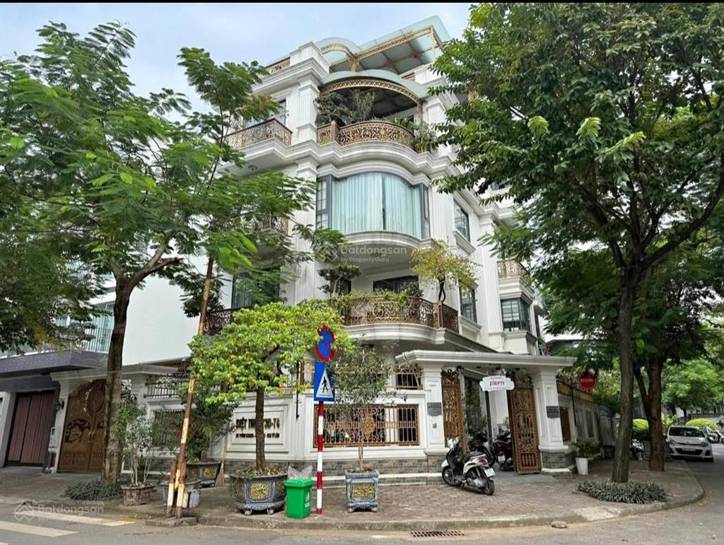Giảm mạnh biệt thự gần hyundai, hà đông, 209m, 3 tầng, giá 35 tỷ, 3 ô tô tránh. kinh doanh.
